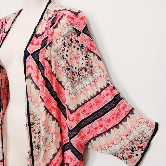 🔵BOGO FREE🔵 Feathers by Tolani Kimono Open Front One Size - Picture 4 of 6